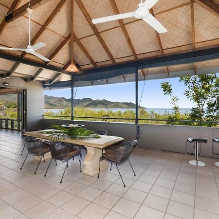 Absolute Beachfront Horseshoe Bay Exterior photo