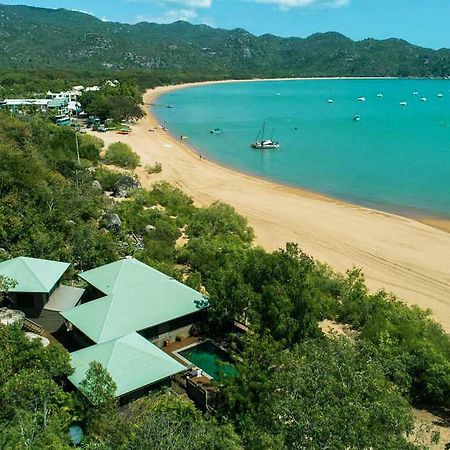 Absolute Beachfront Horseshoe Bay Exterior photo