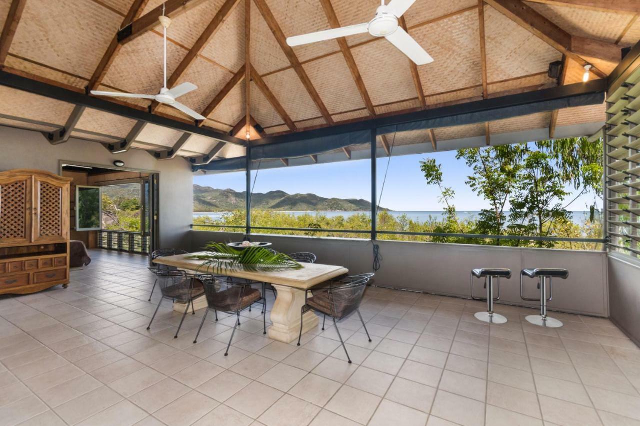 Absolute Beachfront Horseshoe Bay Exterior photo