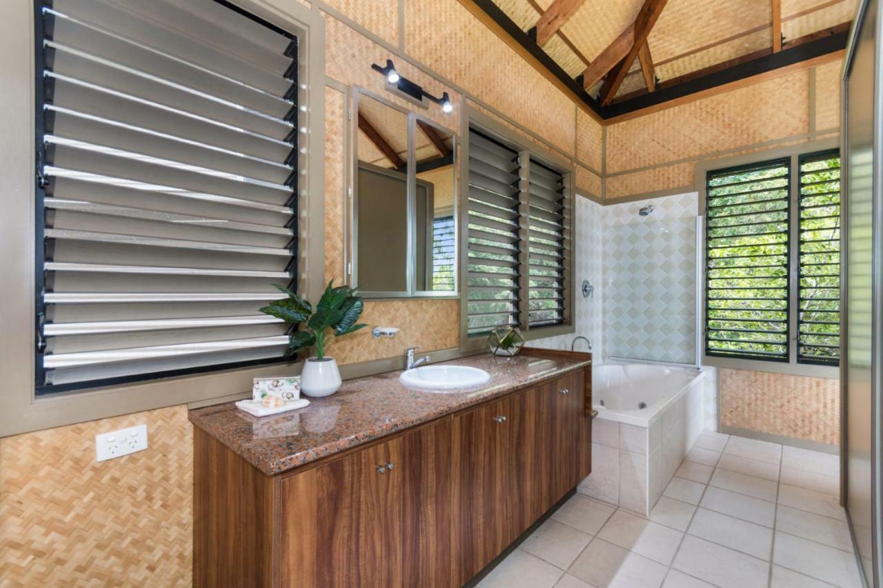 Absolute Beachfront Horseshoe Bay Exterior photo