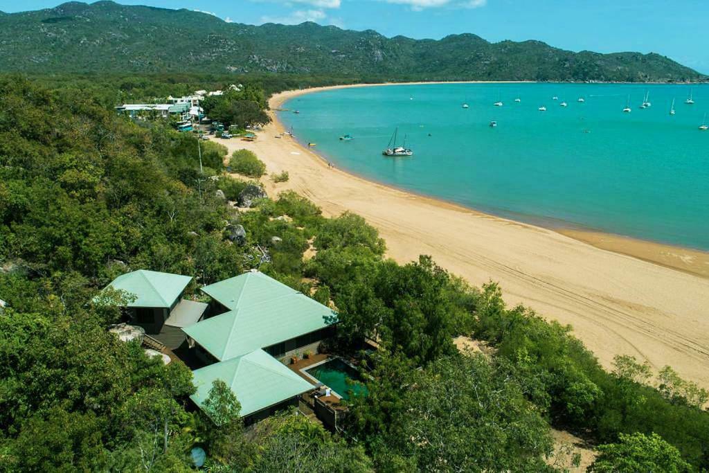 Absolute Beachfront Horseshoe Bay Exterior photo