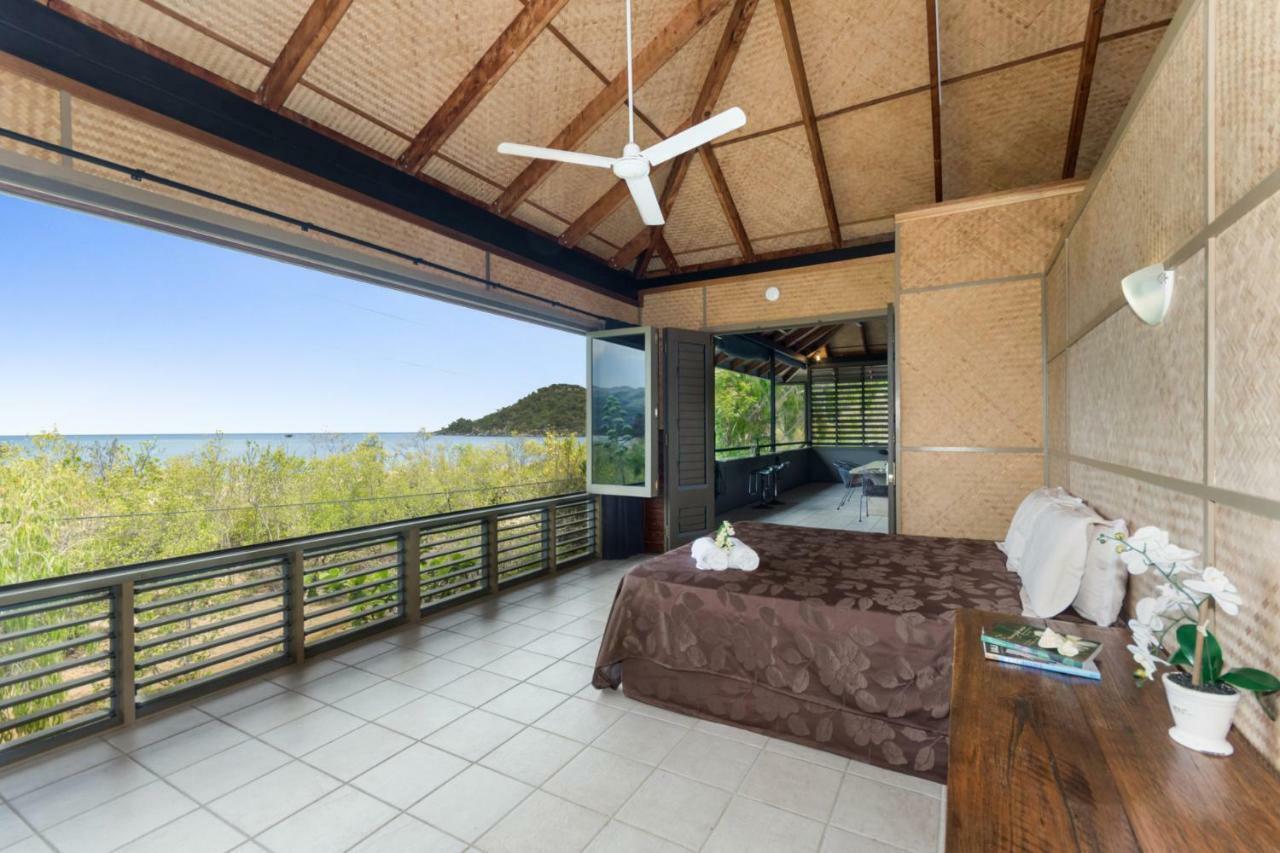 Absolute Beachfront Horseshoe Bay Exterior photo